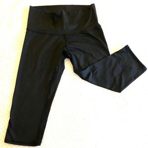 Teeki Goddess Capri Crop Leggings